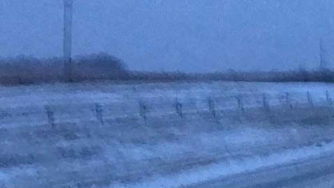 La vía US-75 en Washington County quedó cubierta por la nieve.