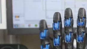 La robotización acabará con muchos puestos de trabajo, pero requerirá de otros nuevos.