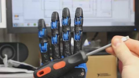 La robotización acabará con muchos puestos de trabajo, pero requerirá de otros nuevos.