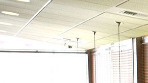 Sólo tienes que presentarte al lugar con tu pareja para que los casen.