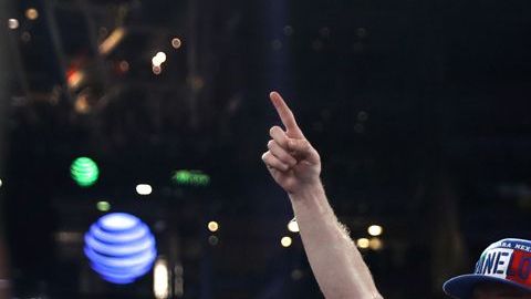 El pelirrojo recibió elogios en redes sociales por su noble gesto.