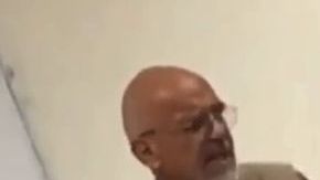 El video con el que fue exhibido el docente fue publicado en redes sociales por estudiantes.