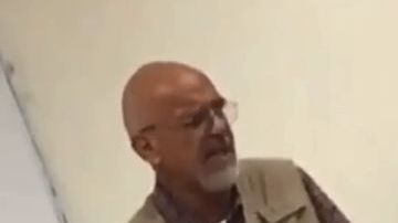 El video con el que fue exhibido el docente fue publicado en redes sociales por estudiantes.