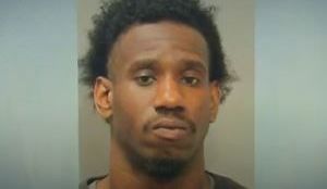 Arrestado: Brandon Jay Carter.