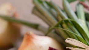 La cebolla es una hortaliza con un gran poder antioxidante, que combate eficazmente a los radicales libres.