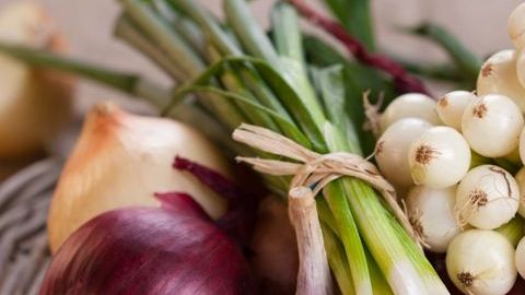 La cebolla es una hortaliza con un gran poder antioxidante, que combate eficazmente a los radicales libres.