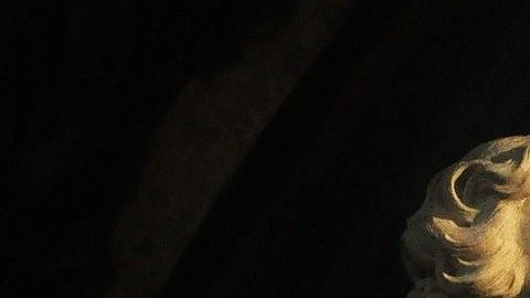 Cupido es el encargado de flechar a dos personas.