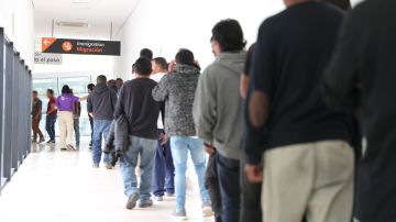 Deportados llegan a Guadalajara.