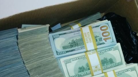 Dinero decomisado en California al cártel de Sinaloa.