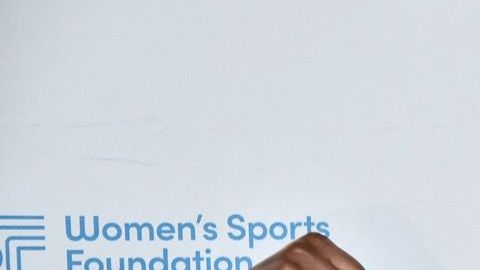 Shields conquistó los títulos de peso medio del CMB, AMB, FIB y OMB al derrotar a Christina Hammer, en 2019.