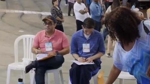 El presidente de la Junta Central Electoral,  Julio Cesar Castaños Guzmán, dijo que no renunciará a su cargo  a pesar de la suspensión de las elecciones municipales.