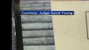 Imagen cedida por el juez David Young sobre los dibujos antisemitas que encontró en Miami.