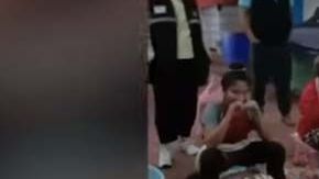 El controvertido video fue filmado por los funcionarios de higiene del consejo local.