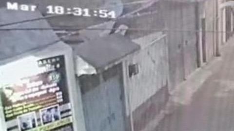 La mujer se llevó a Fátima.