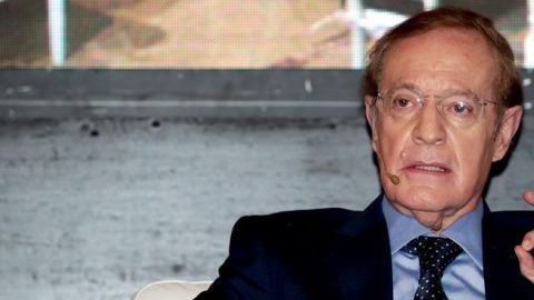 El periodista y comentarista mexicano José Ramón Fernández fue reconocido por su trayectoria con el premio que otorga el Certamen Nacional de Periodismo.