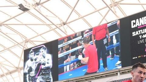 El pugilista kazajo ha retrasado varios meses la primera defensa de su campeonato.