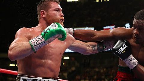 Saúl "Canelo" Álvarez derrotó por decisión unánime a Daniel Jacobs, en 2019.
