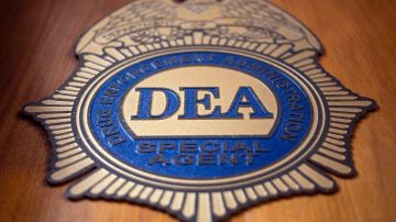 El exagente de la DEA enfrenta 19 cargos.