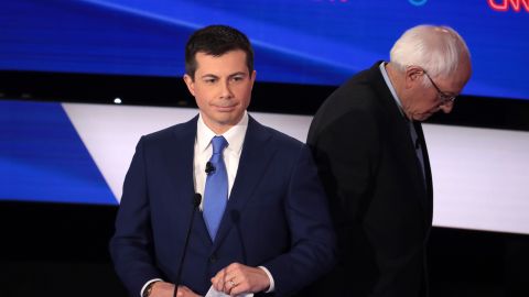 Pete Buttigieg y Bernie Sanders.