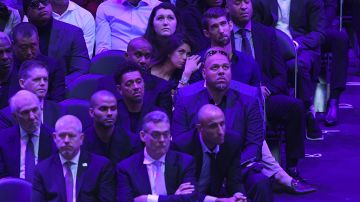 Nicole Johnson, Michael Phelps y Tony Parker estuvieron entre los asistentes al Staples Center.
