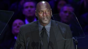 Michael Jordan no dejó de llorar durante su turno como orador.