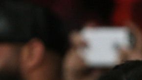 Stephen Curry de los Golden State Warriors y su esposa Ayesha en una foto de archivo tomada en la Oracle Arena de Oakland.