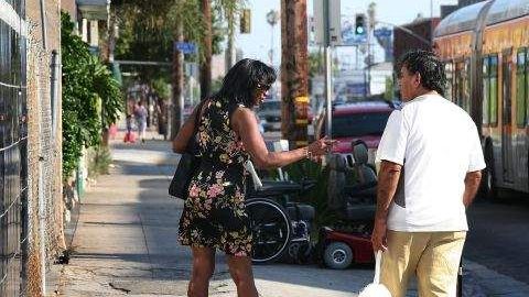 El bulevar Lankershim es uno de los corredores donde más se ejerce la prostitución en el Valle de San Fernando.