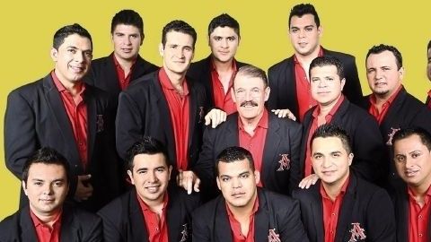 La Arrolladora Banda Limón de René Camacho.