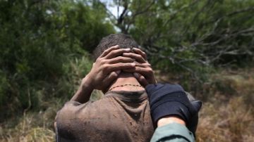 Mexicanos víctimas de extorsiones por parte del crimen organizado.