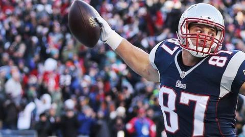 Rob Gronkowski tiene una gran relación con el luchador Mojo Rawley, lo cual podría beneficiar para su llegada a WWE.