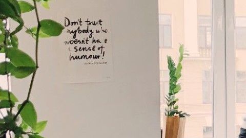 Compartir una vivienda se vuelve una opción para la juventud independiente.