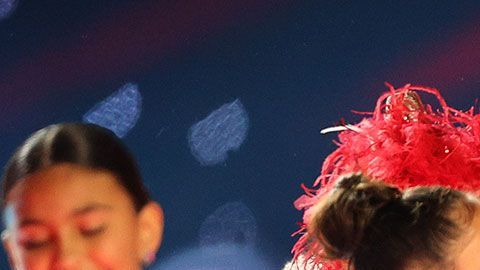 Lopez salió al escenario acompañada de su hija Emme.
