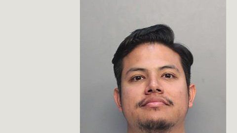 El fiscal fue arrestado esta semana y está acusado de varios cargos, entre ellos soborno.