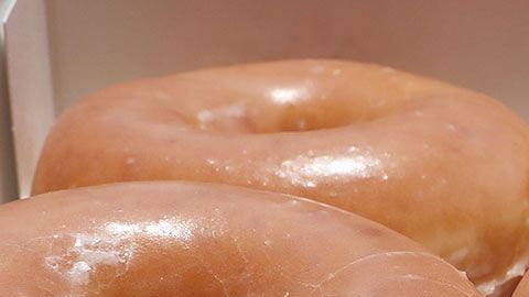 Las familias que tengan hijos este día, podrán celebrarlo con donas gratis.