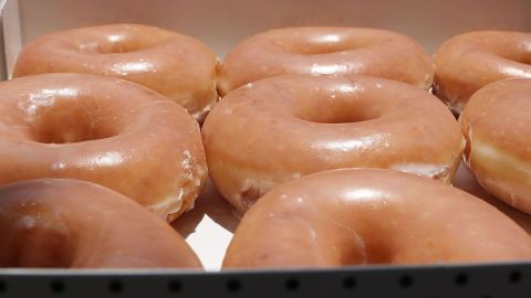 Las familias que tengan hijos este día, podrán celebrarlo con donas gratis.