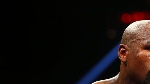 Mayweather Jr. dijo que admira a LeBron James, pero no considera que el basquetbolista lo supere.