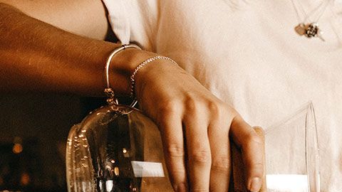 La mujer no tuvo oportunidad de agradecerle al generoso cliente.