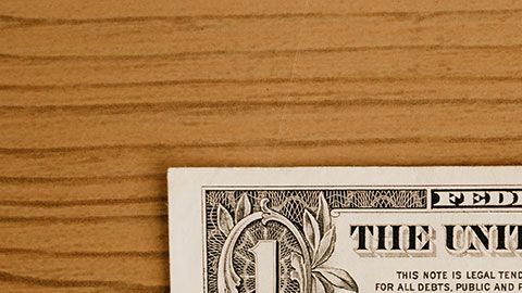 La mesera publicó un video en donde muestra el pago y las horas trabajadas.