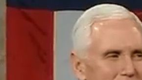 Pelosi sorprendió al romper el discurso del presidente Trump.