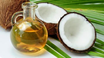El aceite de coco es un ingrediente versátil que beneficia la salud del corazón.
