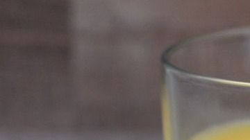 El jugo de naranja aporta una gran dosis de vitamina C, ácido fólico y antioxidantes.