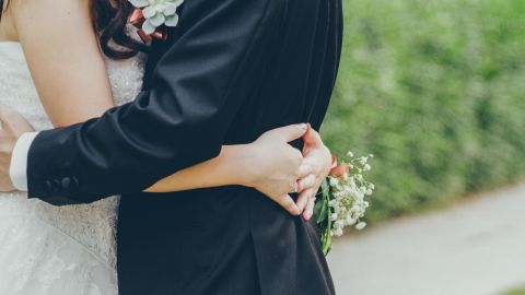 Los novios no querían perder el dinero que ya habían pagado para la boda.