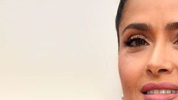 El vestido de Salma la hizo lucir como princesa de cuento de hadas.