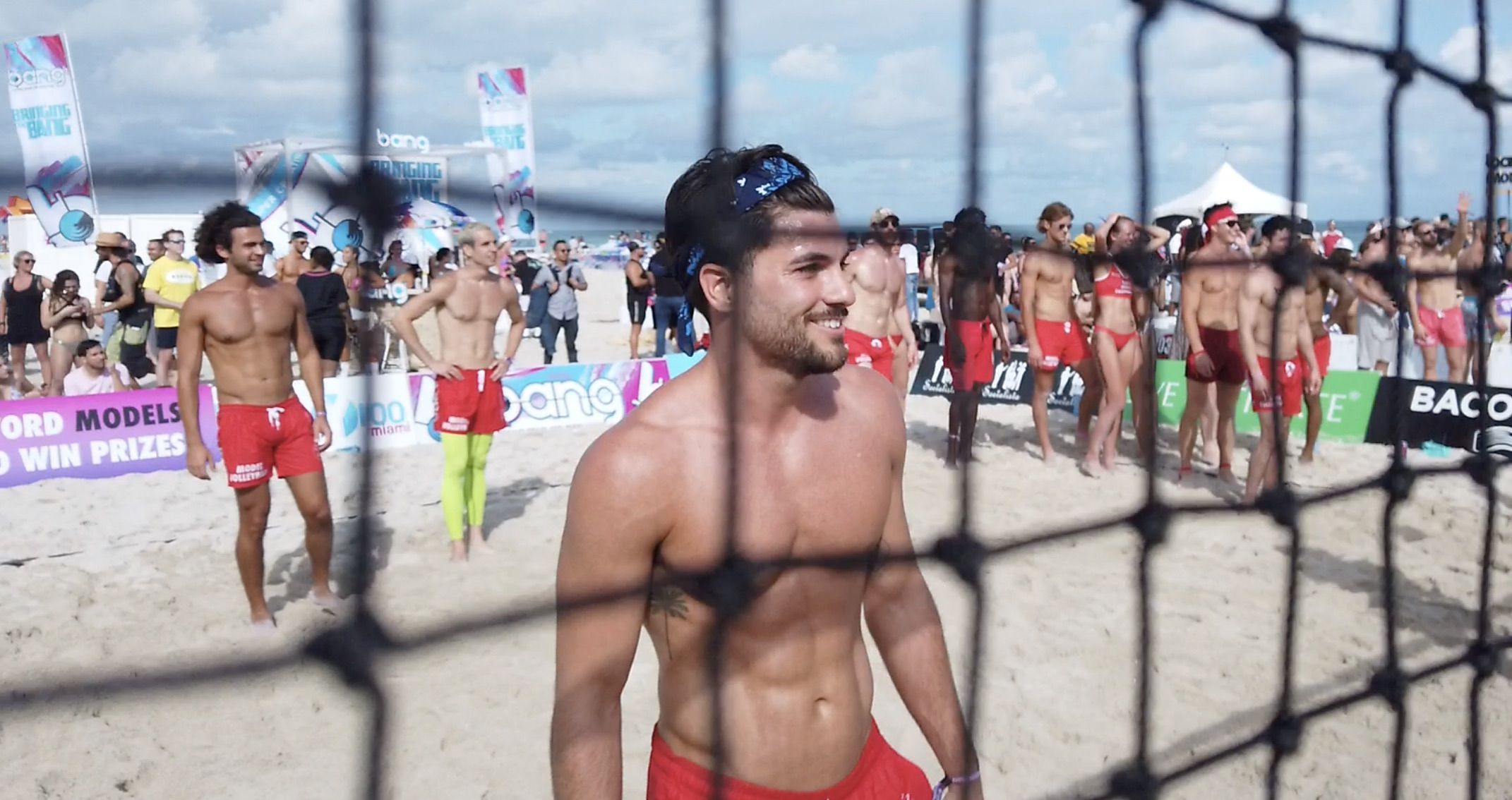 Cuerpos desnudos y esculturales en el torneo “Model Volleyball” de Miami  Beach - La Raza