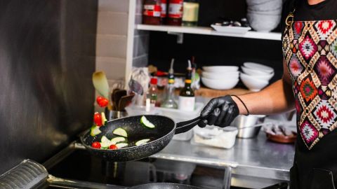 Por mucho que la higiene sea indispensable, esto debes hacer después de cocinar en tu sartén.