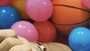 Toni y Alaïa se divierten.