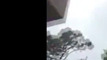 El momento del arresto de la niña.