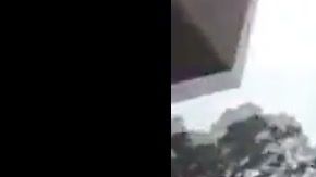 El momento del arresto de la niña.