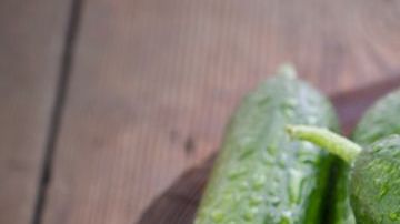 Integra remedios en de pepino en tu alimentación son un poderoso diurético natural.
