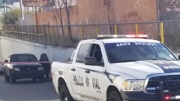 Sicarios atacan a balazos a escoltas de gobernador de Chihuahua